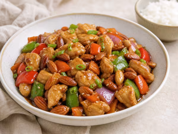 Pollo con almendras estilo chino
