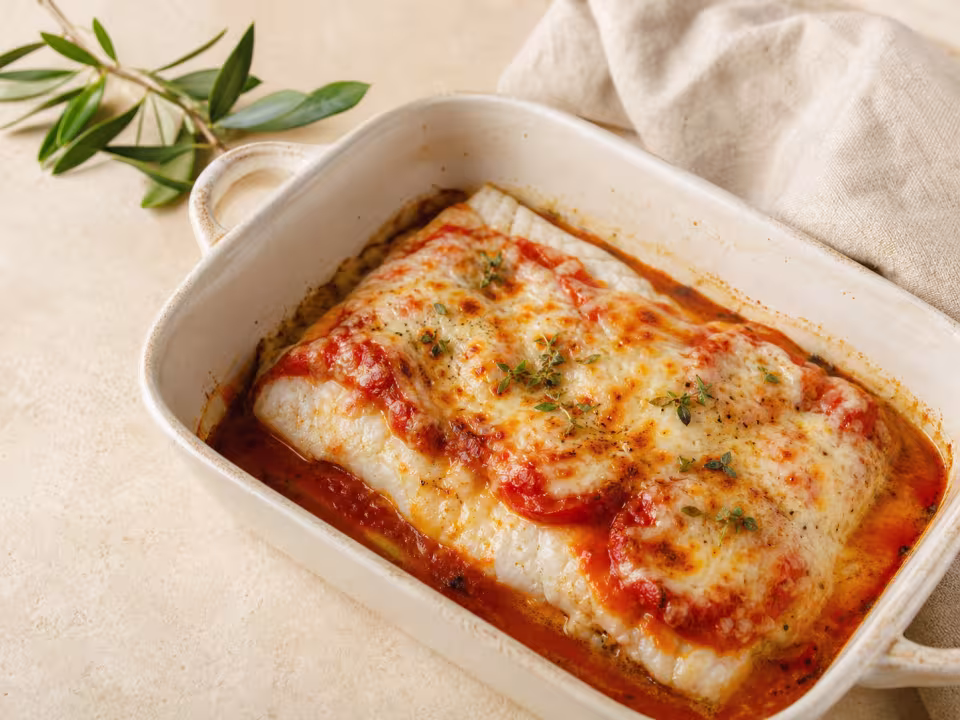 Pescado al horno con tomate y queso