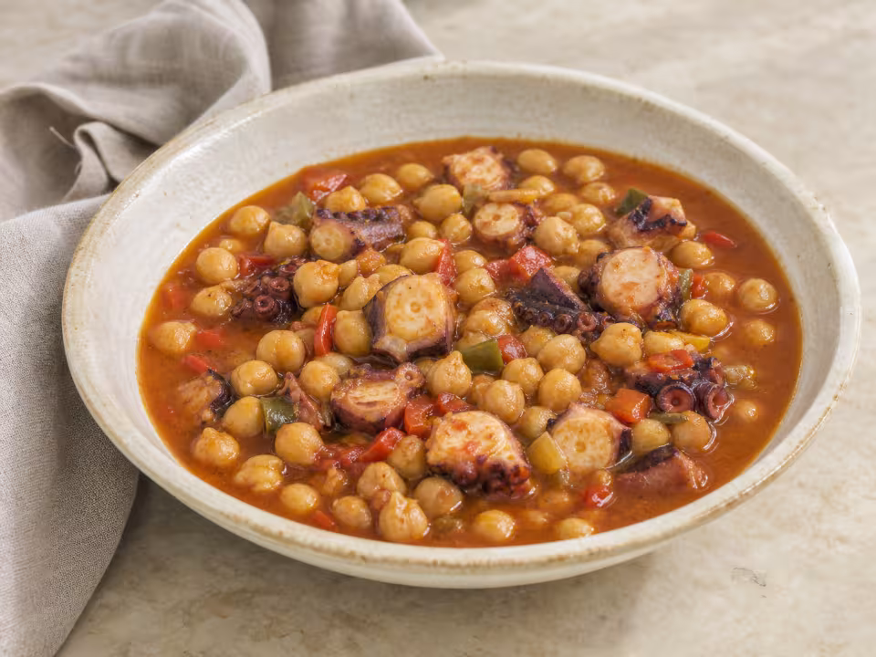 Garbanzos guisados con pulpo
