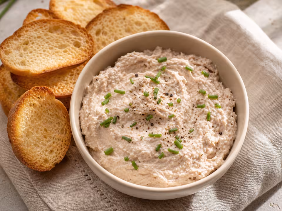 Pat&eacute; de at&uacute;n casero