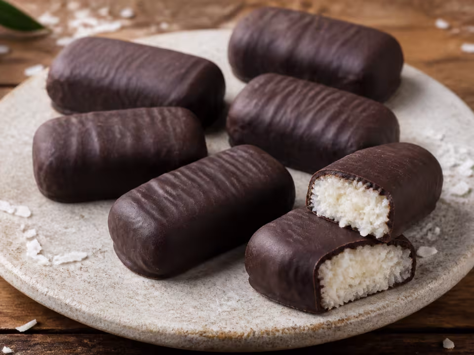 Barritas de coco proteicas cubiertas de chocolate negro